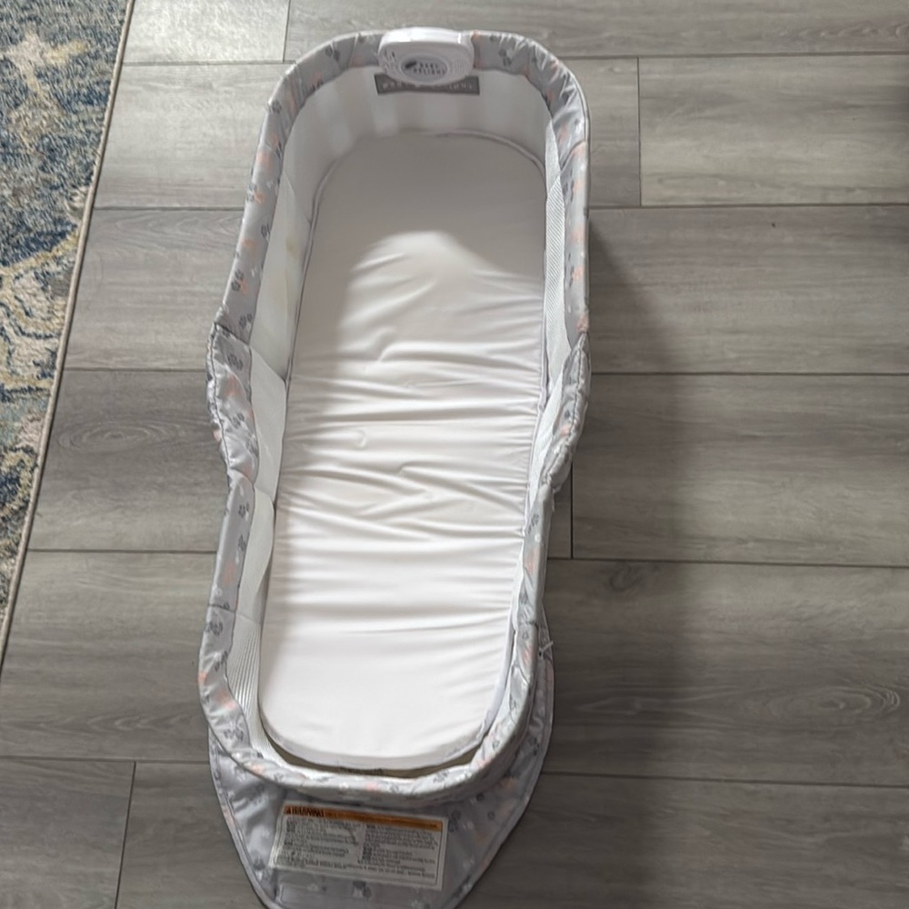 Baby Delight Snuggle nest